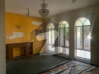 13 bedrooms triple storey Full House Available for rent