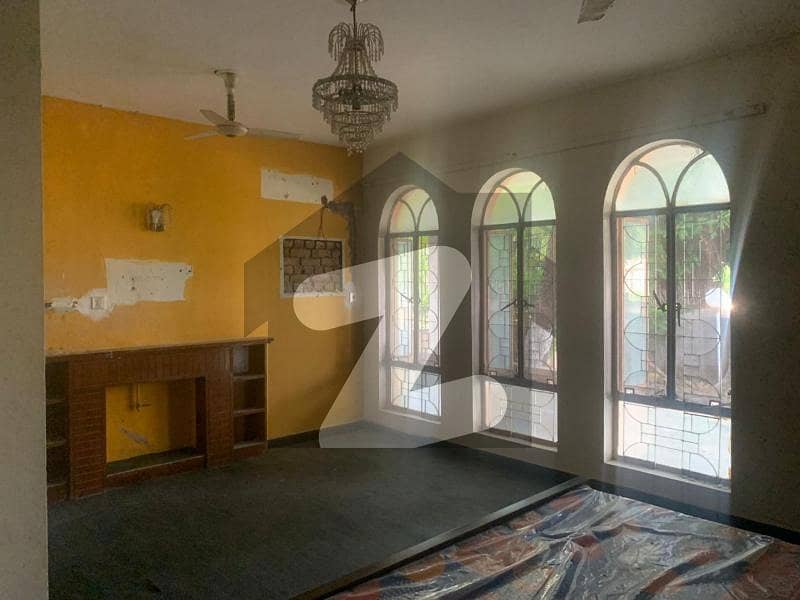 13 bedrooms triple storey Full House Available for rent