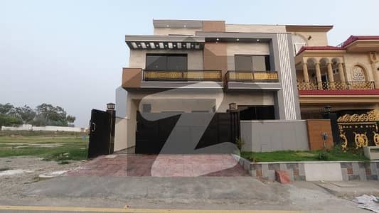 فیصل ٹاؤن فیز 1 فیصل ٹاؤن - ایف ۔ 18,اسلام آباد میں 7 کمروں کا 10 مرلہ مکان 4.8 کروڑ میں برائے فروخت۔