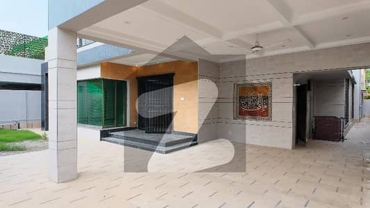 1 Kanal Facing Park House Is Available For Sale In PAF Falcon Complex Gulberg 3 Lahore