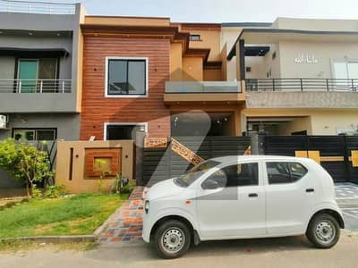 Prime Location House Of 5 Marla Is Available For sale In Khayaban-e-Amin - Block L, Lahore