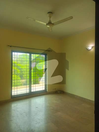 10 Marla Bungalow For Rent DHA Phase 4 Lahore.