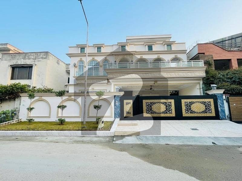 Prominently-Located House Available In G-13/2 For sale