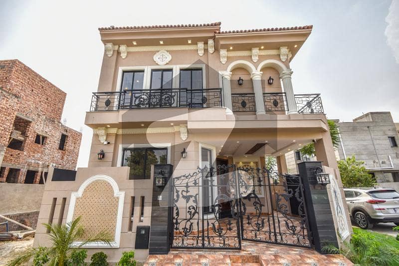 6 MARLA FULLY FURNISHED LUXURY HOUSE FOR RENT
