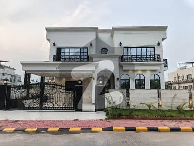1 Kanal Designer House For Sale