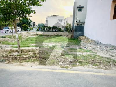 بحریہ ایجوکیشن اینڈ میڈیکل سٹی بلاک بی بحریہ ایجوکیشن اینڈ میڈیکل سٹی,لاہور میں 5 مرلہ رہائشی پلاٹ 21.9 لاکھ میں برائے فروخت۔ بحریہ ایجوکیشن اینڈ میڈیکل سٹی بلاک بی بحریہ ایجوکیشن اینڈ میڈیکل سٹی,لاہور میں 5 مرلہ رہائشی پلاٹ 21.9 لاکھ میں برائے فروخت۔