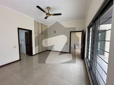 1 Kanal Luxury House for Rent | Near Airport | 4 Car Parking | Premium Community Facilities