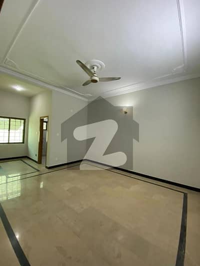 گرین ایونیو اسلام آباد میں 3 کمروں کا 1 کنال زیریں پورشن 1.6 لاکھ میں کرایہ پر دستیاب ہے۔