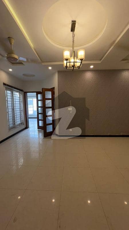 E11 Full House 2 Unit 8marla