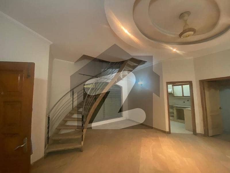 6.5 Marla Beautiful House Available For Sale 6.5 Marla Beautiful House Available For Sale
