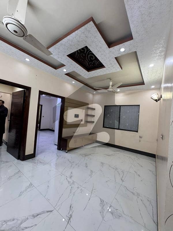 Prime Location Flat Sized 1200 Square Feet In Clifton