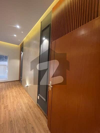 بحریہ انکلیو - سیکٹر سی 1 بحریہ انکلیو,بحریہ ٹاؤن,اسلام آباد میں 5 کمروں کا 10 مرلہ مکان 5.25 کروڑ میں برائے فروخت۔