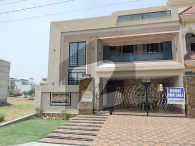 جوبلی ٹاؤن ۔ بلاک بی جوبلی ٹاؤن,لاہور میں 6 کمروں کا 10 مرلہ مکان 4.01 کروڑ میں برائے فروخت۔ جوبلی ٹاؤن ۔ بلاک بی جوبلی ٹاؤن,لاہور میں 6 کمروں کا 10 مرلہ مکان 4.01 کروڑ میں برائے فروخت۔