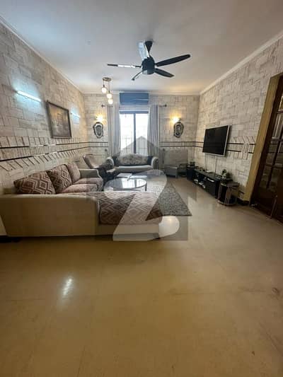 2 kanal fully furnished house for rent