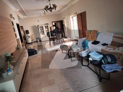 1000 Yards We'll Maintain First Floor 4 Bed Drawing Dining Tv Lounge American Kitchen Terrace Servant quarter Sept Gate parking