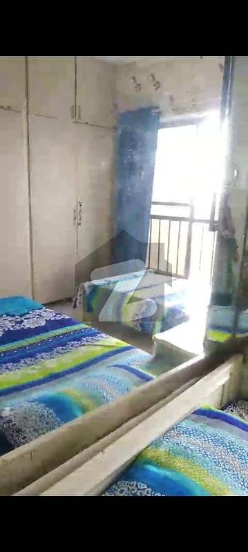 working FEMALE only furnished room common kitchen ALL utilities included in rent