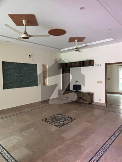 سینٹرل پارک ۔ بلاک جی سینٹرل پارک ہاؤسنگ سکیم,لاہور میں 5 کمروں کا 10 مرلہ مکان 90.0 ہزار میں کرایہ پر دستیاب ہے۔