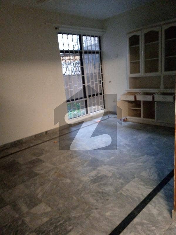 ایف ۔ 11 اسلام آباد میں 5 کمروں کا 1 کنال مکان 14.25 کروڑ میں برائے فروخت۔
