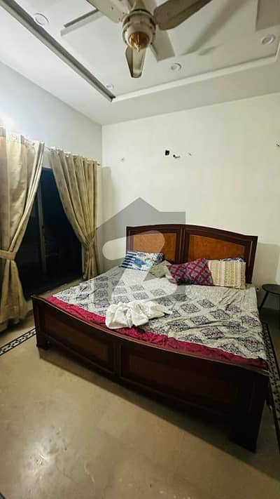 خیابان کالونی 2 فیصل آباد میں 5 کمروں کا 7 مرلہ مکان 2.4 کروڑ میں برائے فروخت۔