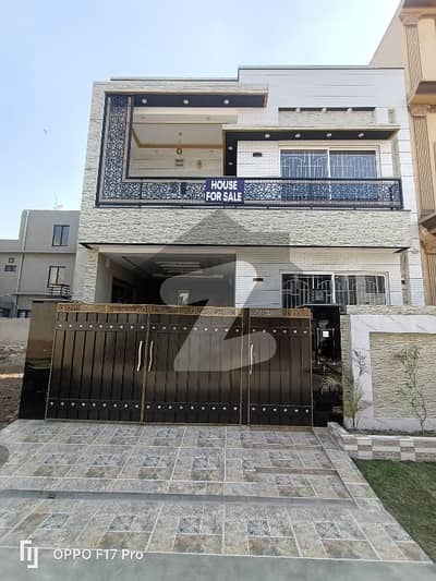 Very Hot Location 5 Marla House For Sale