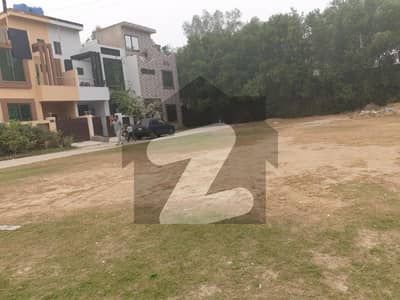 ریحان گارڈن فیز 2 ریحان گارڈن,لاہور میں 3 مرلہ رہائشی پلاٹ 32.75 لاکھ میں برائے فروخت۔