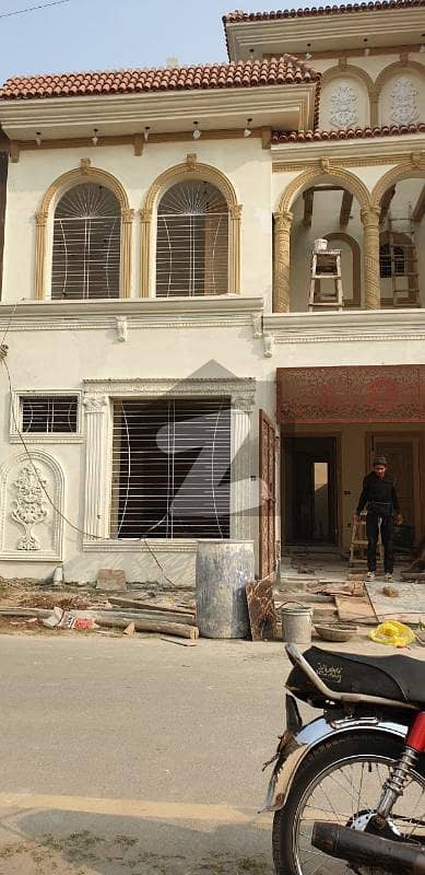 ریحان گارڈن فیز 2 ریحان گارڈن,لاہور میں 3 کمروں کا 3 مرلہ مکان 95.0 لاکھ میں برائے فروخت۔