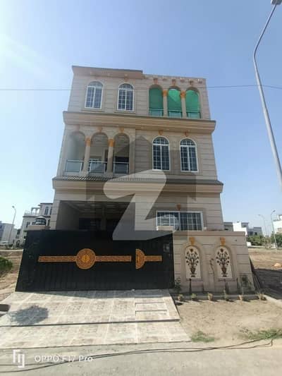 پارک ویو سٹی ۔ ڈائمنڈ بلاک پارک ویو سٹی,لاہور میں 4 کمروں کا 5 مرلہ مکان 1.85 کروڑ میں برائے فروخت۔