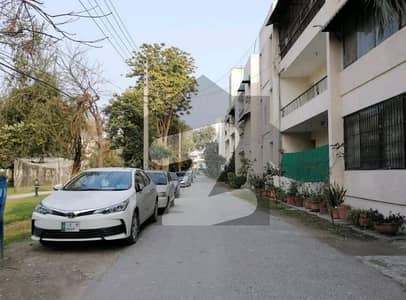 عسکری 3 عسکری,لاہور میں 3 کمروں کا 10 مرلہ فلیٹ 2.9 کروڑ میں برائے فروخت۔