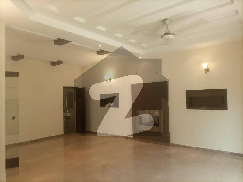 10MARLA NEWLY FULL HOUSE IN DHA PHASE 4 10MARLA NEWLY FULL HOUSE IN DHA PHASE 4