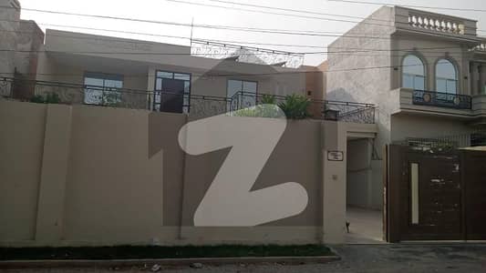 ONE KANAL BEAUTIFUL HOUSE AVAILABLE AT REASONABLE PRICE