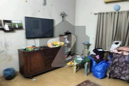 لاریچز ایونیو جیل روڈ,لاہور میں 5 کمروں کا 1 کنال مکان 5.35 کروڑ میں برائے فروخت۔