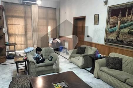 لاریچز ایونیو جیل روڈ,لاہور میں 5 کمروں کا 1 کنال مکان 5.4 کروڑ میں برائے فروخت۔