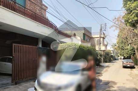 کینٹ لاہور میں 5 کمروں کا 1 کنال مکان 5.3 کروڑ میں برائے فروخت۔