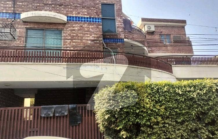 کینٹ لاہور میں 5 کمروں کا 1 کنال مکان 5.25 کروڑ میں برائے فروخت۔ کینٹ لاہور میں 5 کمروں کا 1 کنال مکان 5.25 کروڑ میں برائے فروخت۔