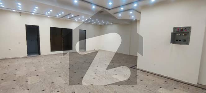 ڈی ایچ اے فیز 6 - سی سی اے بلاک ڈی ایچ اے فیز 6,ڈیفنس (ڈی ایچ اے),لاہور میں 8 مرلہ دفتر 80.0 ہزار میں کرایہ پر دستیاب ہے۔