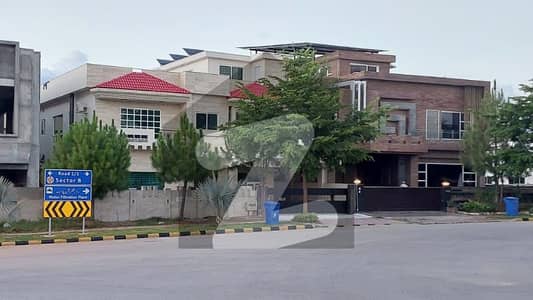 بحریہ انکلیو - سیکٹر اے بحریہ انکلیو,بحریہ ٹاؤن,اسلام آباد میں 7 کمروں کا 10 مرلہ مکان 5.5 کروڑ میں برائے فروخت۔