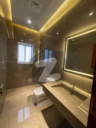 بحریہ انکلیو - سیکٹر سی 1 بحریہ انکلیو,بحریہ ٹاؤن,اسلام آباد میں 5 کمروں کا 10 مرلہ مکان 5.25 کروڑ میں برائے فروخت۔