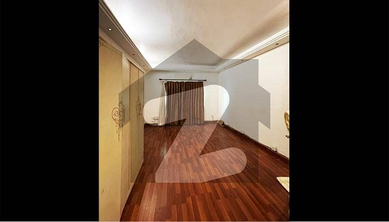 Clifton Block 5, Small Complex Apartment For Sale Clifton Block 5, Small Complex Apartment For Sale
