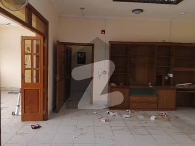 ڈی ایچ اے فیز 1 - بلاک جی فیز 1,ڈیفنس (ڈی ایچ اے),لاہور میں 7 مرلہ دفتر 1.05 لاکھ میں کرایہ پر دستیاب ہے۔