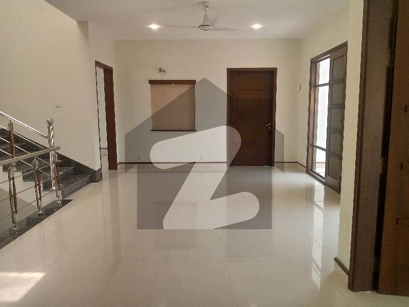 banglow for rent phase 6 prime location
