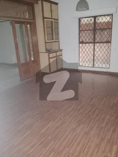 ڈیفینس چوک ڈی ایچ اے ڈیفینس,لاہور میں 3 کمروں کا 1 کنال مکان 1.15 لاکھ میں کرایہ پر دستیاب ہے۔