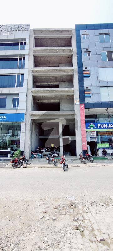 بینکرز ٹاؤن لاہور میں 8 مرلہ عمارت 13.5 کروڑ میں برائے فروخت۔
