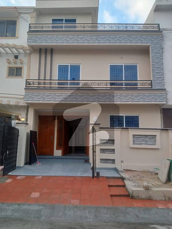G-13 Size 25x40 Brand New House Available G-13 Size 25x40 Brand New House Available