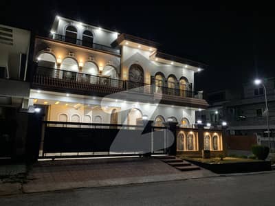 میڈیا ٹاؤن ۔ بلاک بی میڈیا ٹاؤن,راولپنڈی میں 6 کمروں کا 10 مرلہ مکان 7.35 کروڑ میں برائے فروخت۔ میڈیا ٹاؤن ۔ بلاک بی میڈیا ٹاؤن,راولپنڈی میں 6 کمروں کا 10 مرلہ مکان 7.35 کروڑ میں برائے فروخت۔