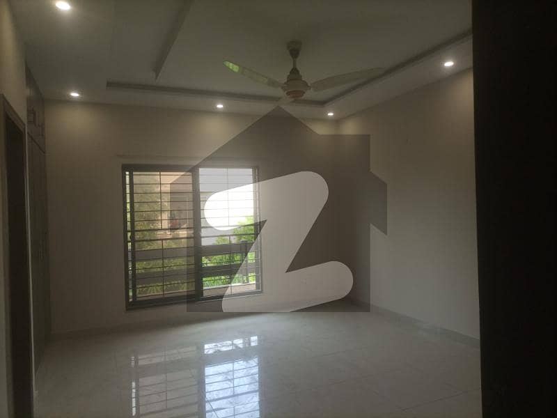 1KANAL NEWLY UPPER PORTION WITH SEPARATE GATE IN SUI GASS SOCIETY 1KANAL NEWLY UPPER PORTION WITH SEPARATE GATE IN SUI GASS SOCIETY