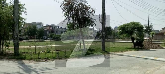 ایڈن بولیوارڈ ہاؤسنگ سکیم کالج روڈ,لاہور میں 5 مرلہ رہائشی پلاٹ 1.1 کروڑ میں برائے فروخت۔