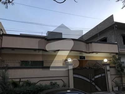 یونیورسٹی روڈ کراچی میں 3 کمروں کا 10 مرلہ مکان 3.5 کروڑ میں برائے فروخت۔