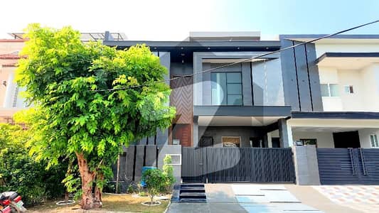Prime Location 9 Marla House In Bankers Avenue Cooperative Housing Society