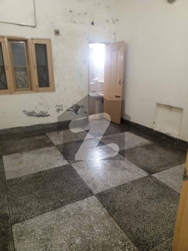 lower portion phase 6 secter f6 having 3rooms and 2 bath rooms near to Ibrahim market lower portion phase 6 secter f6 having 3rooms and 2 bath rooms near to Ibrahim market