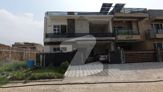 گلبرگ ریزیڈنشیا - بلاک او گلبرگ ریزیڈنشیا,گلبرگ,اسلام آباد میں 6 کمروں کا 10 مرلہ مکان 5.7 کروڑ میں برائے فروخت۔